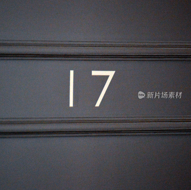 17号门。