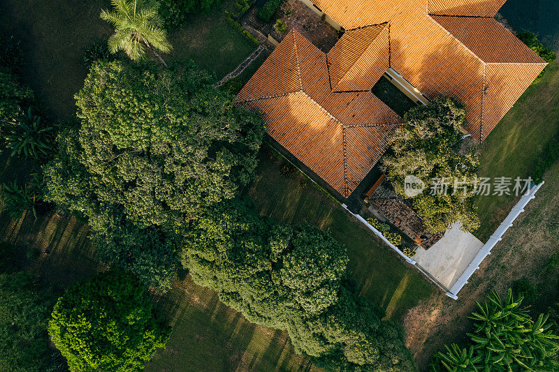屋顶上的农舍在巴西
