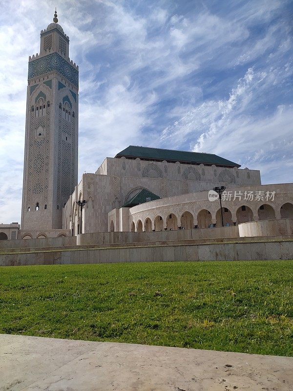 哈桑二世清真寺的侧视图。