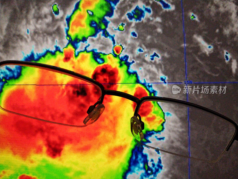 所有人都在关注加勒比海中部的热带低气压9号，预计它将变成热带风暴“爱米娜”