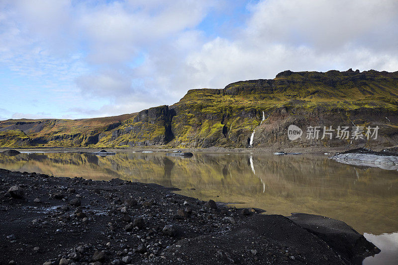 Sólheimajökull冰岛南部的冰川泻湖和山脉