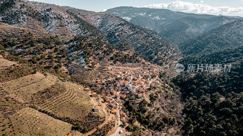 Kurucaoluk村无人机照片，贝加马-伊兹密尔，土耳其