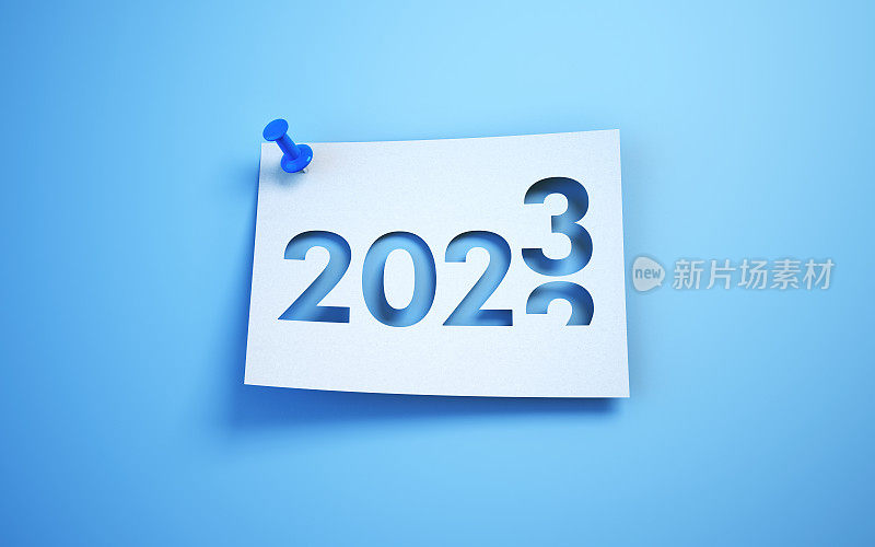 2023年新年，白色便条纸蓝色背景