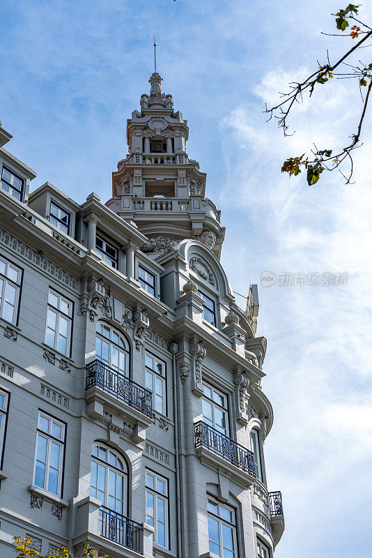 葡萄牙波尔图阿利阿多斯大街的街景