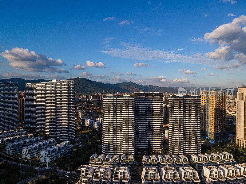 现代住宅区的傍晚