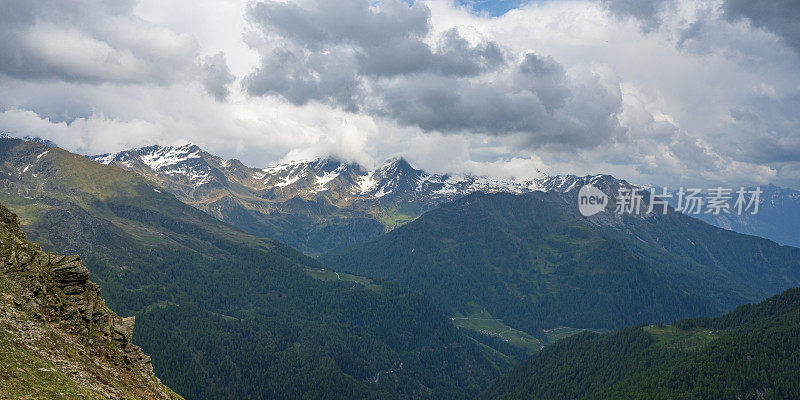 高山景观沿着Timmelsjoch高山口