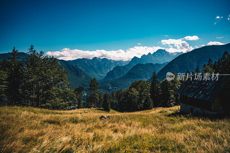 风景如画的特里格拉夫山全景