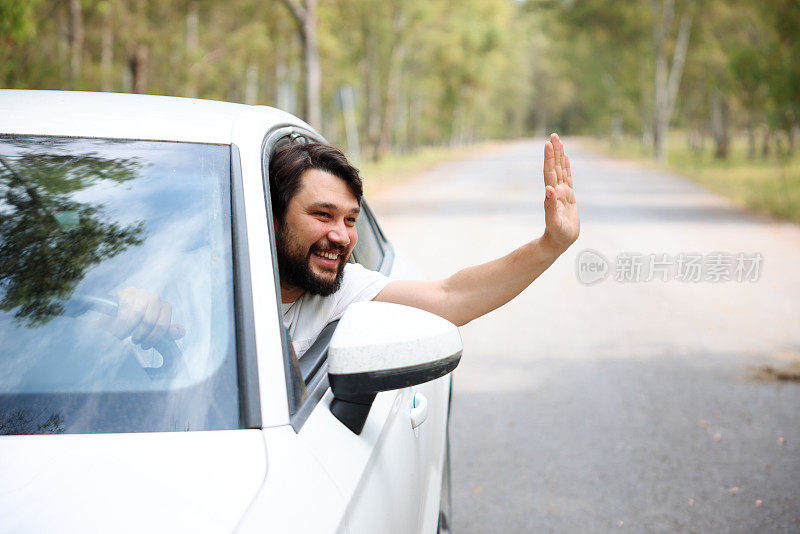 司机喜欢开车，喜欢旅行