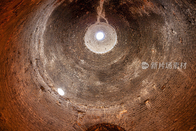 佩加蒙埃及众神神庙圆顶，红色庭院