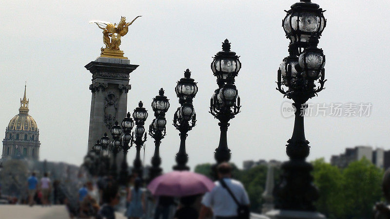 巴黎著名的亚历山大三世桥街灯