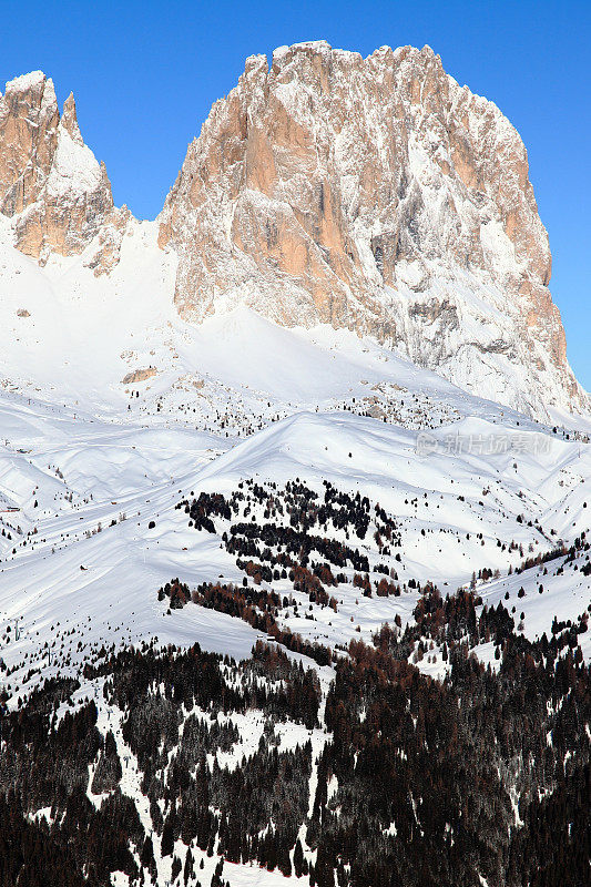 意大利多洛米特山脉的冬天