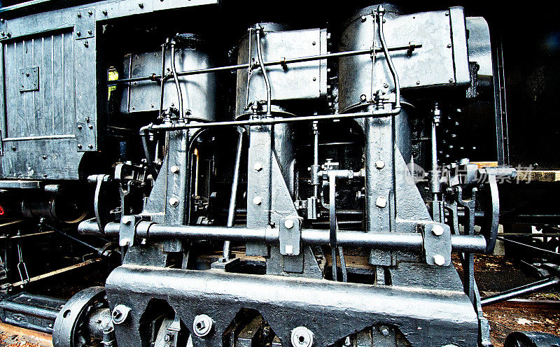 老式铁路蒸汽机特写，记录蒸汽机车3XL