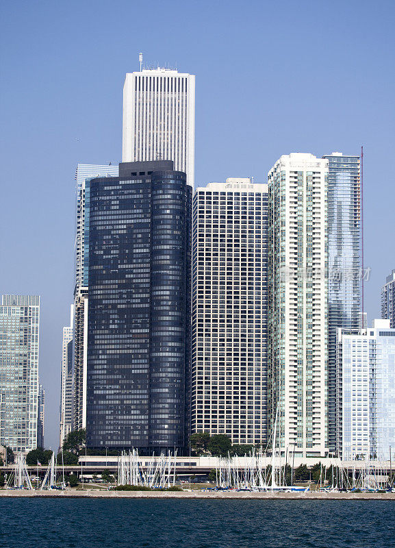 密歇根湖上的芝加哥摩天大楼