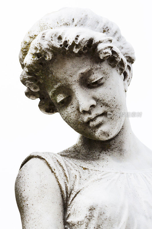 风化的大理石雕像的女孩对白色的背景
