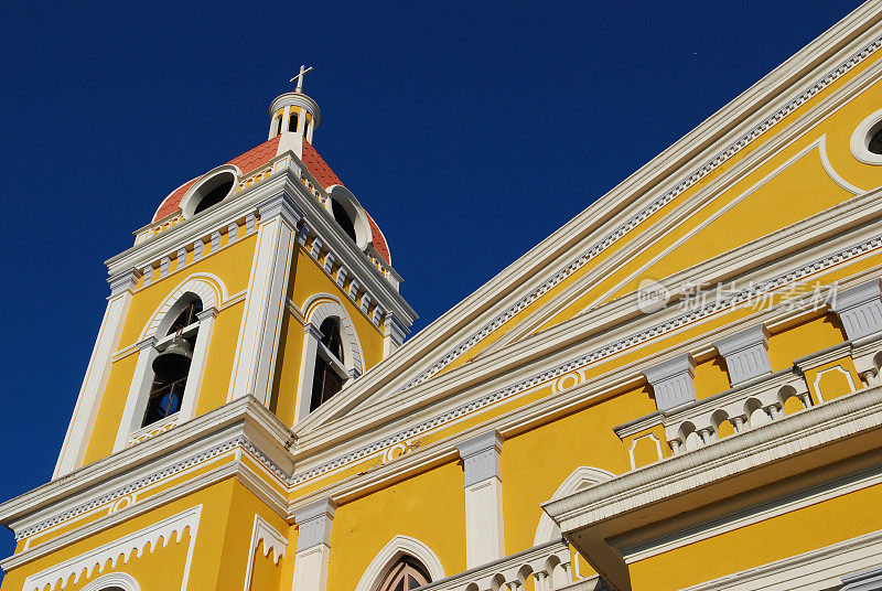 尼加拉瓜格拉纳达的大教堂和钟楼