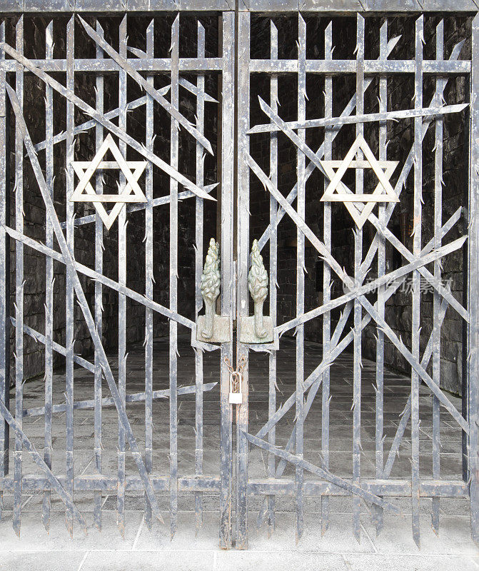 犹太教堂前的栅栏