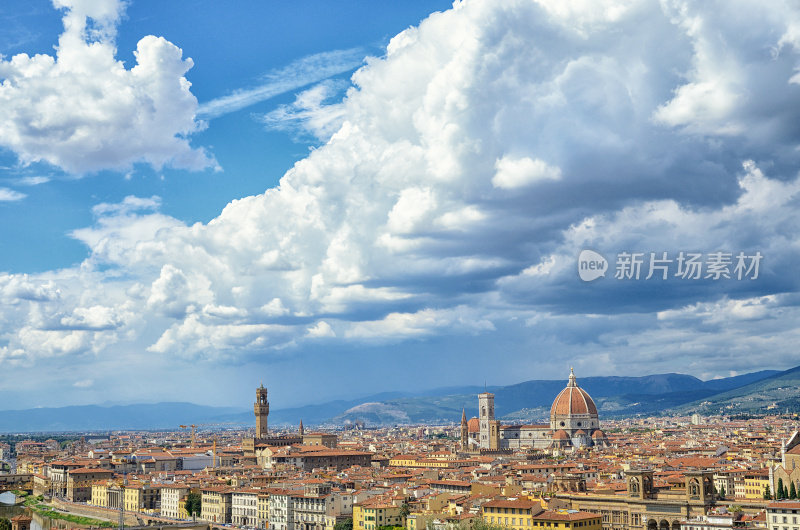 俯瞰佛罗伦萨大教堂、钟楼和韦基奥宫