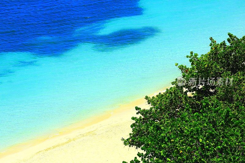 田园绿松石荒芜的沙滩-坎昆，墨西哥加勒比海