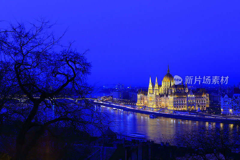 黎明时分的匈牙利议会大厦，布达佩斯