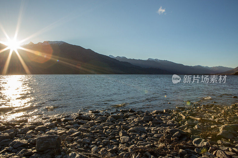 太阳从山上升起