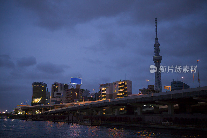 高速公路和河流