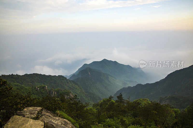 日出山景