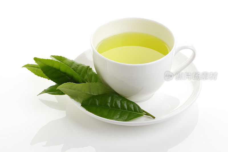 绿茶和新鲜的绿茶叶子