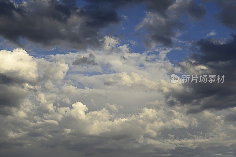 戏剧性的天空背景