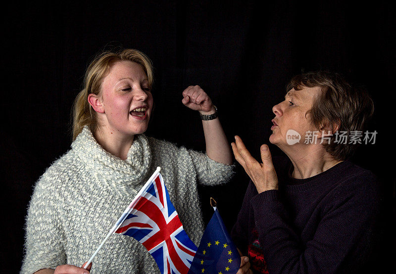两个金发女人站在英国脱欧阵营的另一边