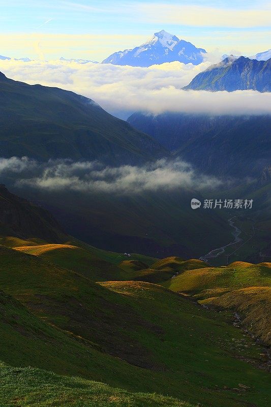 田园诗般的勃朗峰阿尔卑斯景观日出之上的云和山谷