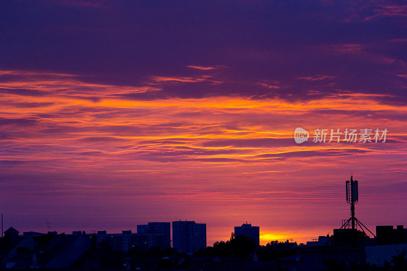 镇上夏末的夜晚