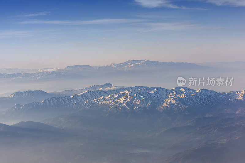 土耳其达拉曼·费提耶·穆格拉附近大雾弥漫的高山