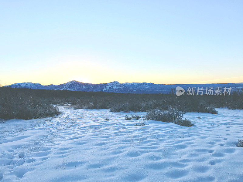 白色的风景-高海拔的科罗拉多西部冬季雪山