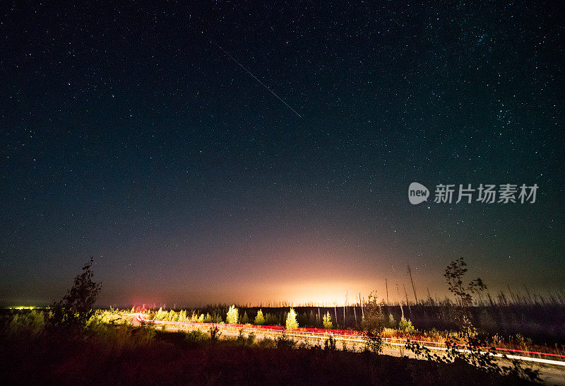 英仙座流星雨，拍摄于乡村