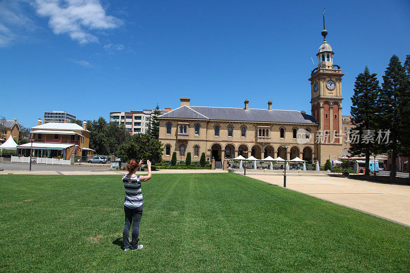 澳大利亚纽卡斯尔——游客享受澳大利亚纽卡斯尔的景点。