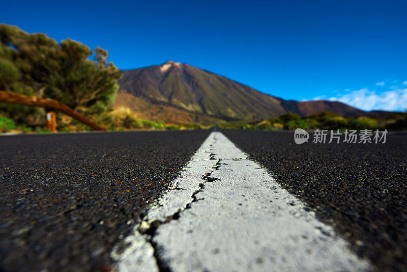 通往特内里费山脉火山口的道路