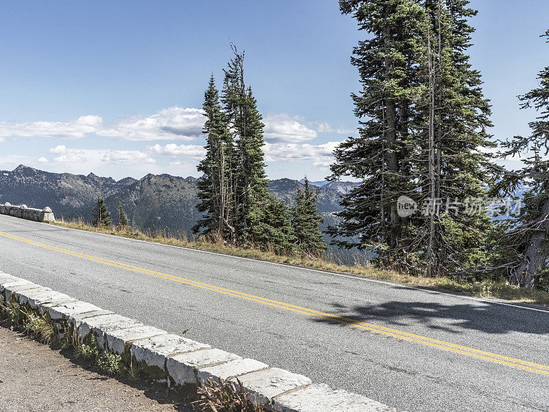 通往雷尼尔山的山路