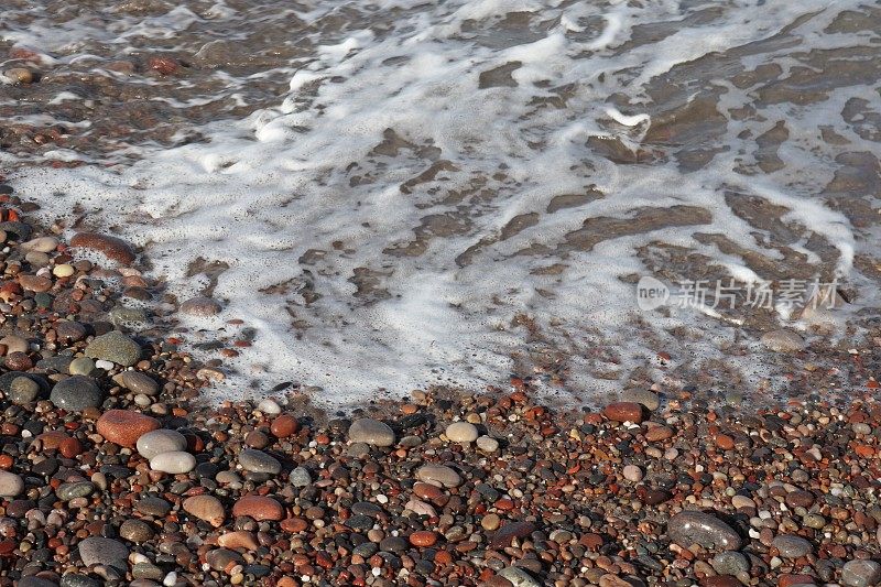 鹅卵石在海滨