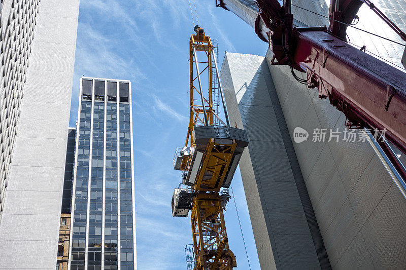 用起重机建造房屋