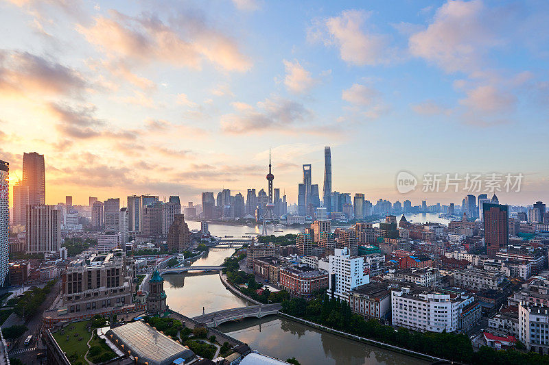 上海天际线在日出，中国