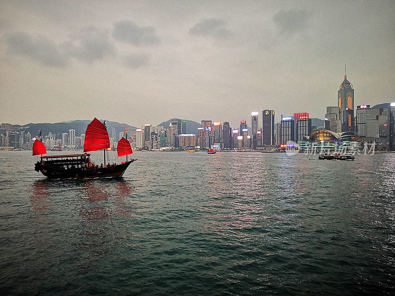 香港维多利亚港的船