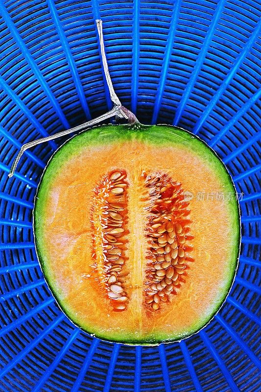 香瓜水果在蓝篮子-曼谷新鲜市场。