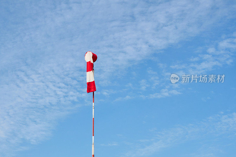 蓝天下的风向标——风平浪静