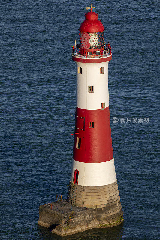 海滩头的灯塔