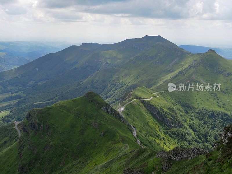 法国康塔尔山脉的火山景观