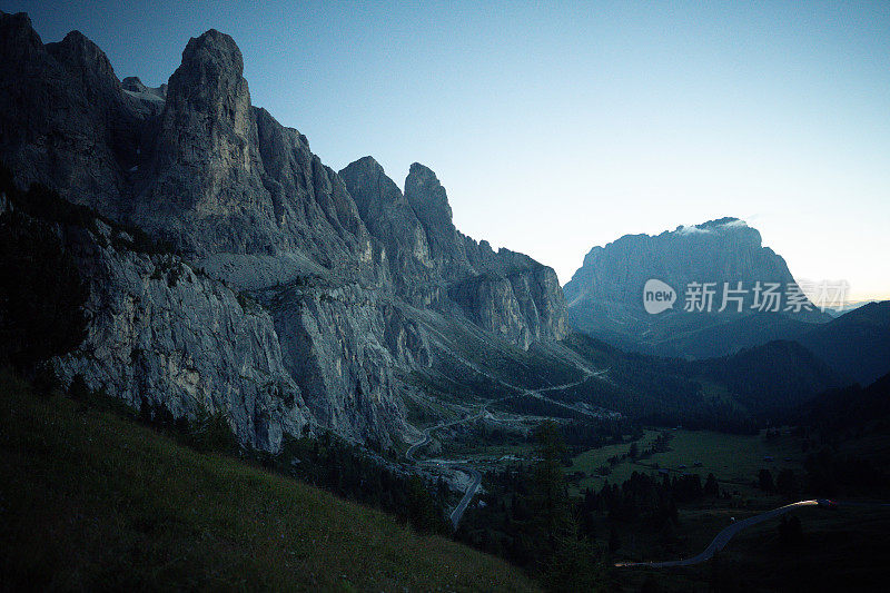 Dolomites上的户外标志性景观:从帕索塞拉全景