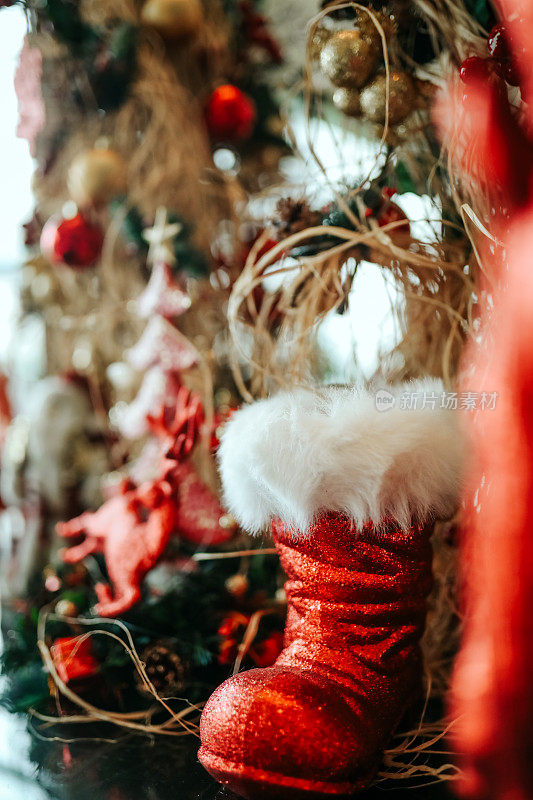 圣诞装饰和礼物，圣诞树