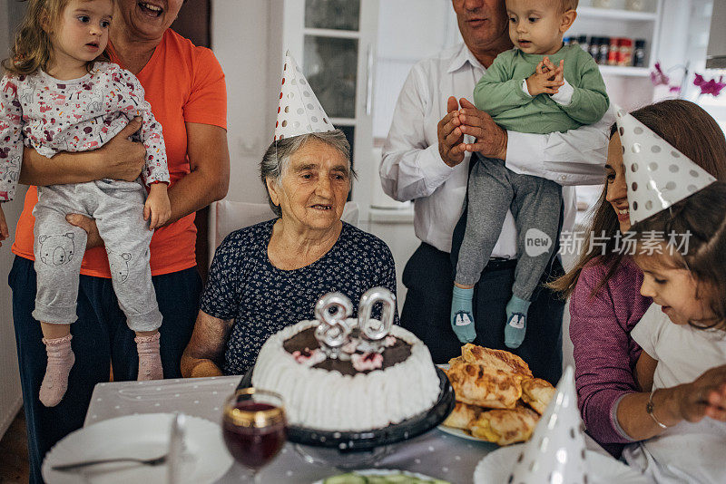 奶奶的生日蛋糕，生日快乐
