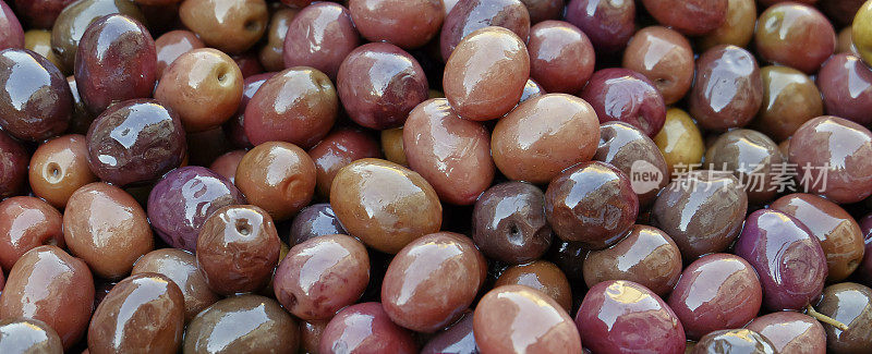 意大利农贸市场上美味的橄榄