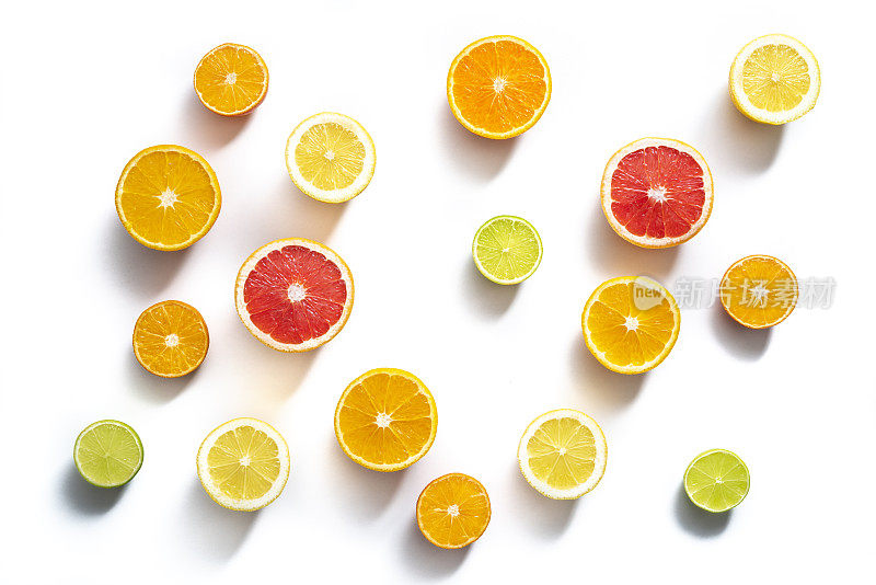 切成薄片的柑橘类水果，特写，橘子，酸橙，柠檬和